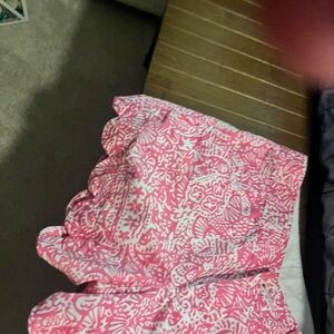 Lilly Pulitzer “hotty pink get crackin” buttercup shorts - size 2